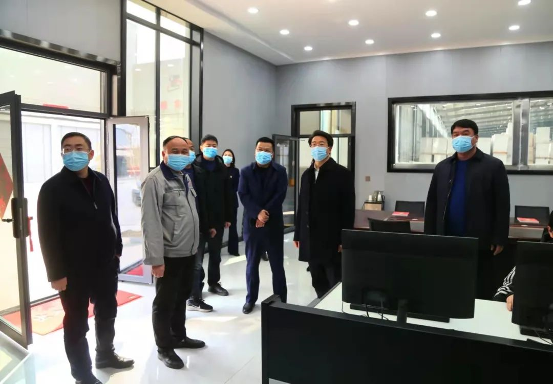 新密市市委副書記、市長程洋調研新密市正興耐火材料有限公司,送服務強信心,沖刺首季“開門紅”!(圖1) 新密市市委副書記、市長程洋調研新密市正興耐火材料有限公司,送服務強信心,沖刺首季“開門紅”!(圖1)